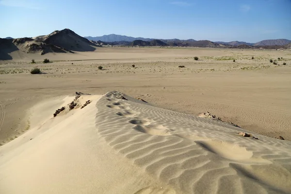 Medio Roca Del Desierto Pista Como Concepto Tierra Salvaje Naturaleza — Foto de Stock