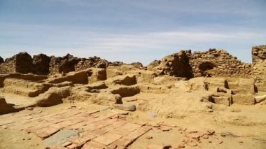 turistler antik kalıntılar yürüyüş