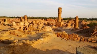 çöl, Berenice, Afrika'nın ortasında siyah Firavunlar antik Tapınağı