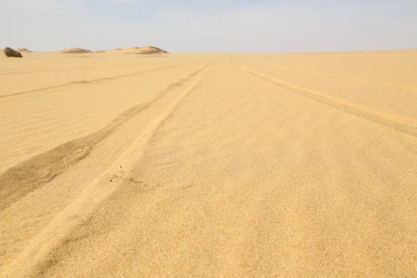 Medio Roca Del Desierto Pista Como Concepto Tierra Salvaje Naturaleza —  Fotos de Stock