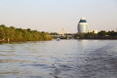 Sudan'da beyaz nilo cruise mavi nilo teknenin su ve sunris için bulanıklık