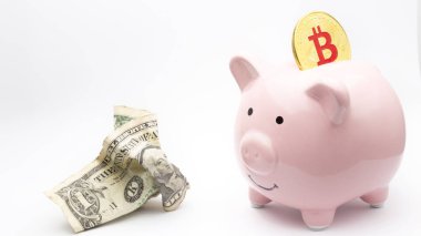 Beyaz arka plan ve kopya kumbara ve bitcoin kavramı para ve CEOlarla gibi yer