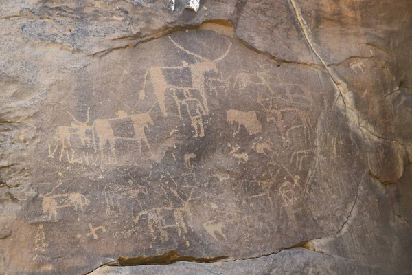 アフリカのスーダン Sebu Nil の近くの岩に黒いファラオのアンティークの象形文字 — ストック写真