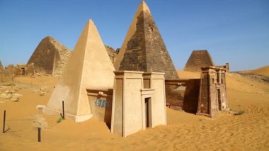 Sudan, Afrika 'daki küçük antik piramitler