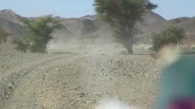 Sudan çöl, Afrika kimliği belirsiz araba