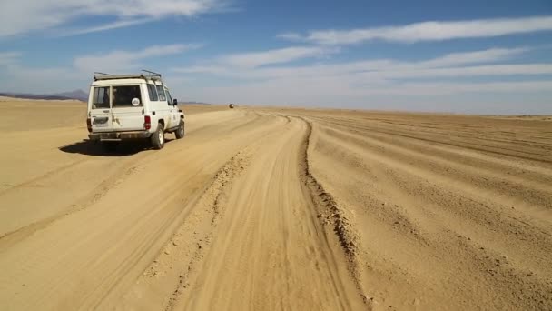 Неопознанный Автомобиль Пустыне Судана Африка — стоковое видео