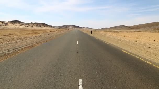 Αγνώστων Στοιχείων Αυτοκινήτου Στην Έρημο Του Σουδάν Αφρική — Αρχείο Βίντεο