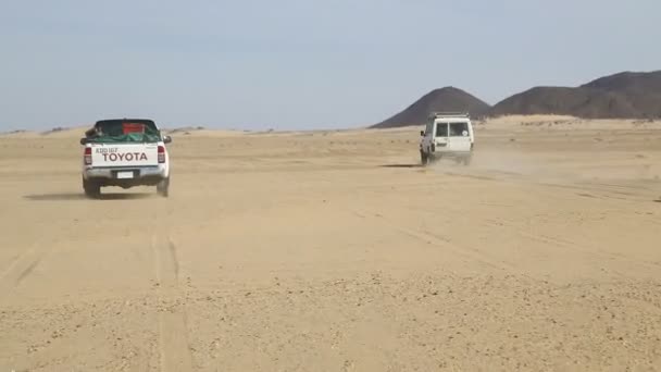 Coche Identificado Desierto Sudán África — Vídeo de stock