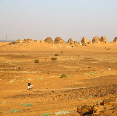 çöl ortasında siyah firavunlar, antik Afrika sudan meroe piramitleri