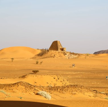 çöl ortasında siyah firavunlar, antik Afrika sudan meroe piramitleri