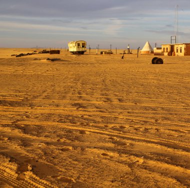 Afrika Sudan çölde eski altı ve onun boş binalar İstasyonu