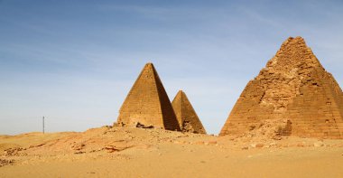 Afrika Sudan'daki napata karima antik piramitler çöl ortasında siyah firavunlar,