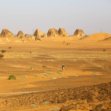 çöl ortasında siyah firavunlar, antik Afrika sudan meroe piramitleri