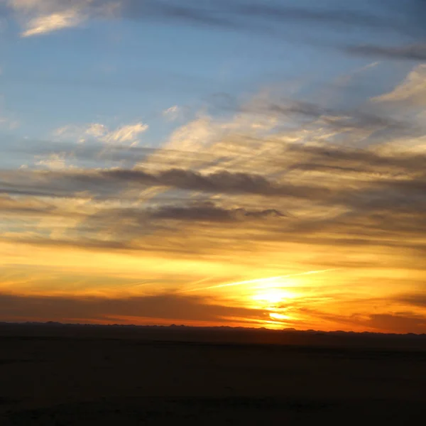 Свет Восхода Солнца Посреди Пустыни Приключение Дикая Концепция — стоковое фото