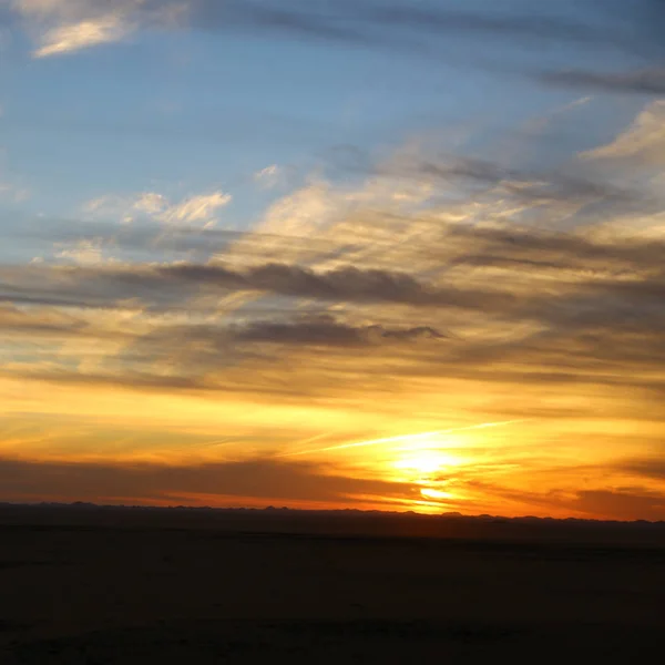 Luce Dell Alba Mezzo Deserto Come Avventura Concetto Selvaggio — Foto Stock