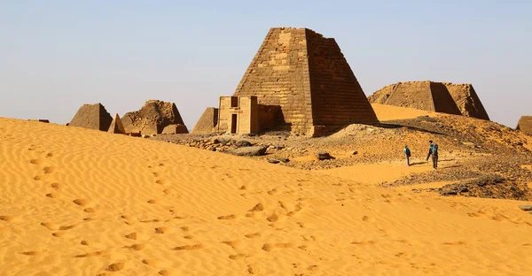 Çöl Ortasında Siyah Firavunlar Antik Afrika Sudan Meroe Piramitleri — Stok fotoğraf