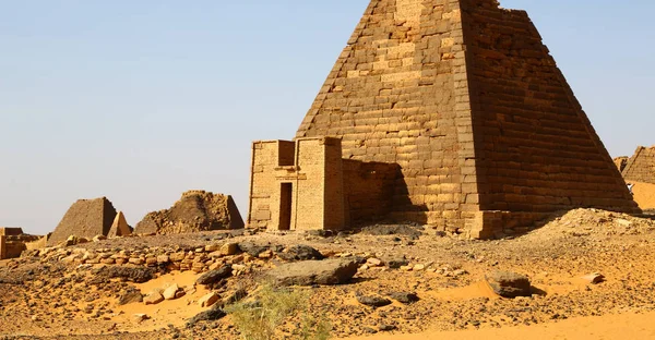 The antique pyramids of the black pharaohs — Stock Photo, Image