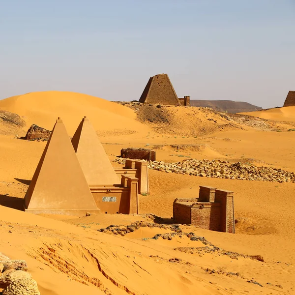 Die antiken Pyramiden der schwarzen Pharaonen — Stockfoto