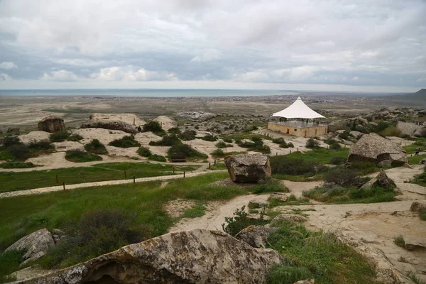 Gobustan zabytkowej jaskini preistorical — Zdjęcie stockowe