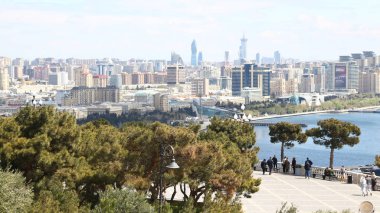  şehir merkezi yakınında tanımlanamayan kişiler