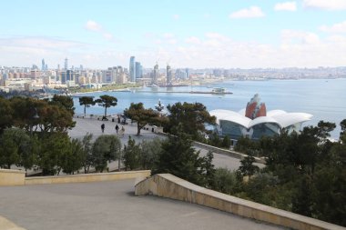  şehir merkezi yakınında tanımlanamayan kişiler