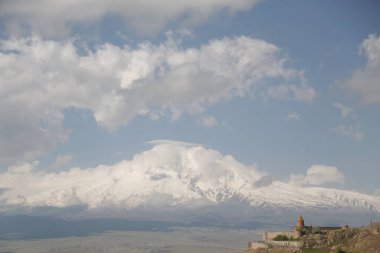 ermenistan khor virap eski manastır ortaçağ mimarisi ne