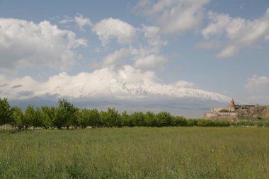 ermenistan khor virap eski manastır ortaçağ mimarisi ne