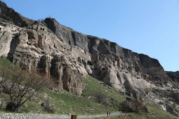 Utsikt över staden utgrävd i Rock Cave — Stockfoto