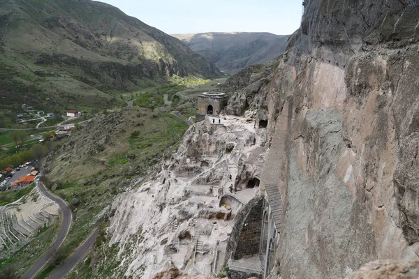 Vista da cidade escavada na caverna de rocha — Fotografia de Stock