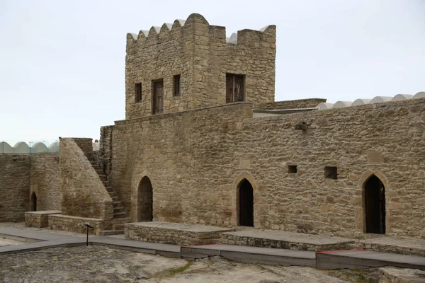 Ateshgah los edificios antiguos y el templo — Foto de Stock