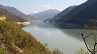  nehir yakınındaki göl arazi