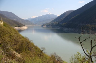  nehir yakınındaki göl arazi