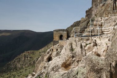 antik mağara yakınında vardzia tanımlanamayan insanlar  