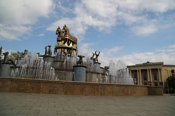 W Gruzji Kutaisi centralny plac — Zdjęcie stockowe