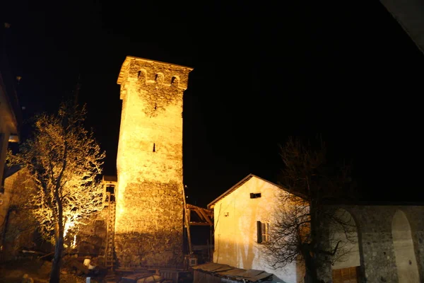 Em georgia mestia a antiga aldeia — Fotografia de Stock