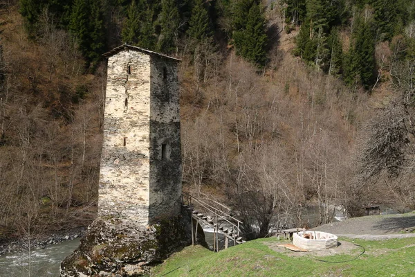 In Georgië Mestia het oude dorp — Stockfoto