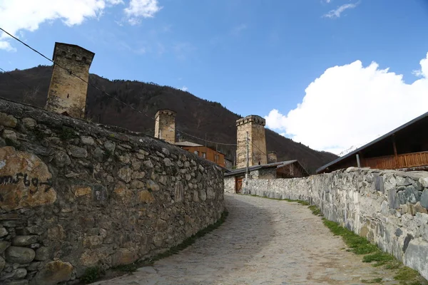 Em georgia mestia a antiga aldeia — Fotografia de Stock