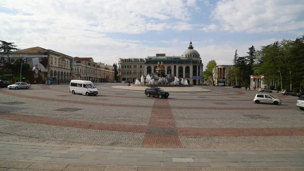 Neidentifikovaný lid poblíž centrálního náměstí — Stock fotografie