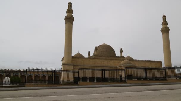 Pessoas Andando Perto Mesquita Juma Shamakhi Azerbaijão — Vídeo de Stock