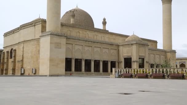Люди Идущие Рядом Мечетью Джума Шамахе Азербайджан — стоковое видео