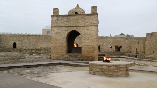 Люди Посещающие Храм Атешгях Баку Азербаджан — стоковое видео