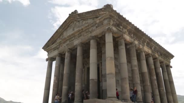 Touristes Visitant Temple Garni Bâtiment Colonnade Gréco Romaine Arménie — Video