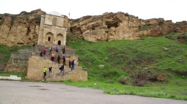 Diri Baba, Azerbaycan'da dağ mirası yakınında antik anıt mezar görüntüleri