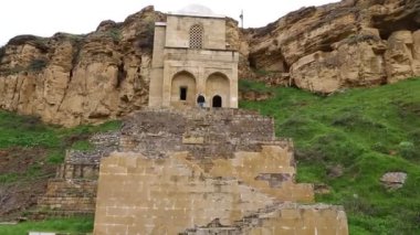 Diri Baba, Azerbaycan'da dağ mirası yakınında antik anıt mezar görüntüleri