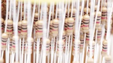 grup ve direnç kavramı gibi birçok rezistans elektronik bileşenlerin yakın çekim görünümü