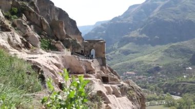 kayalarda kazılan mağara şehrinin görüntüleri, Vardzia, Gürcistan