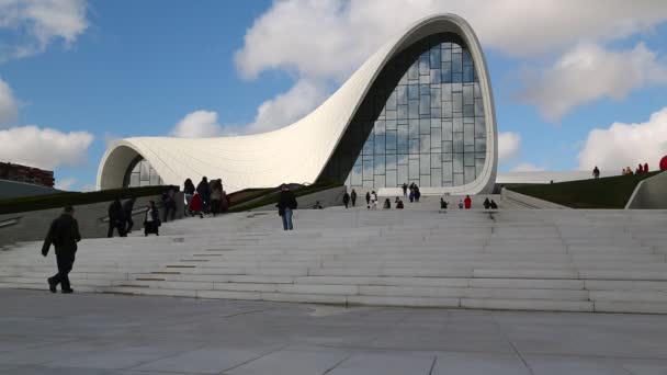 阿塞拜疆 Circa 2019 巴库市中心现代博物馆建筑的镜头 — 图库视频影像