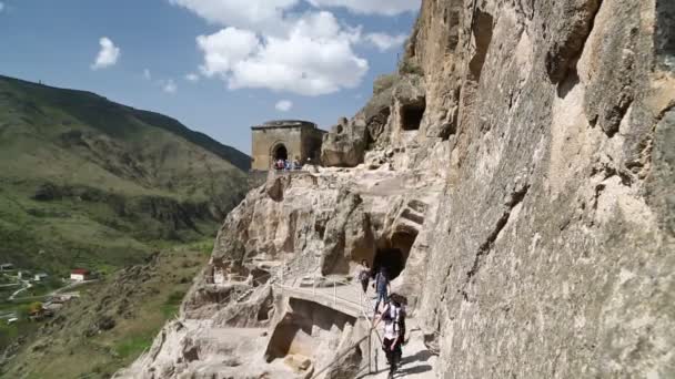Aufnahmen Der Höhlenstadt Die Felsen Vardzia Georgien Ausgegraben Wurde — Stockvideo