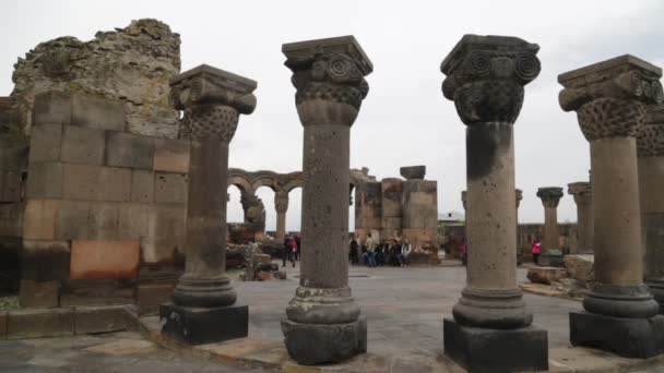 Látogató Turisták Antik Zvartnots Katedrális Örményországban — Stock videók