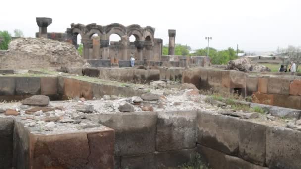 Toeristen Een Bezoek Aan Antieke Zvartnots Kathedraal Armenië — Stockvideo